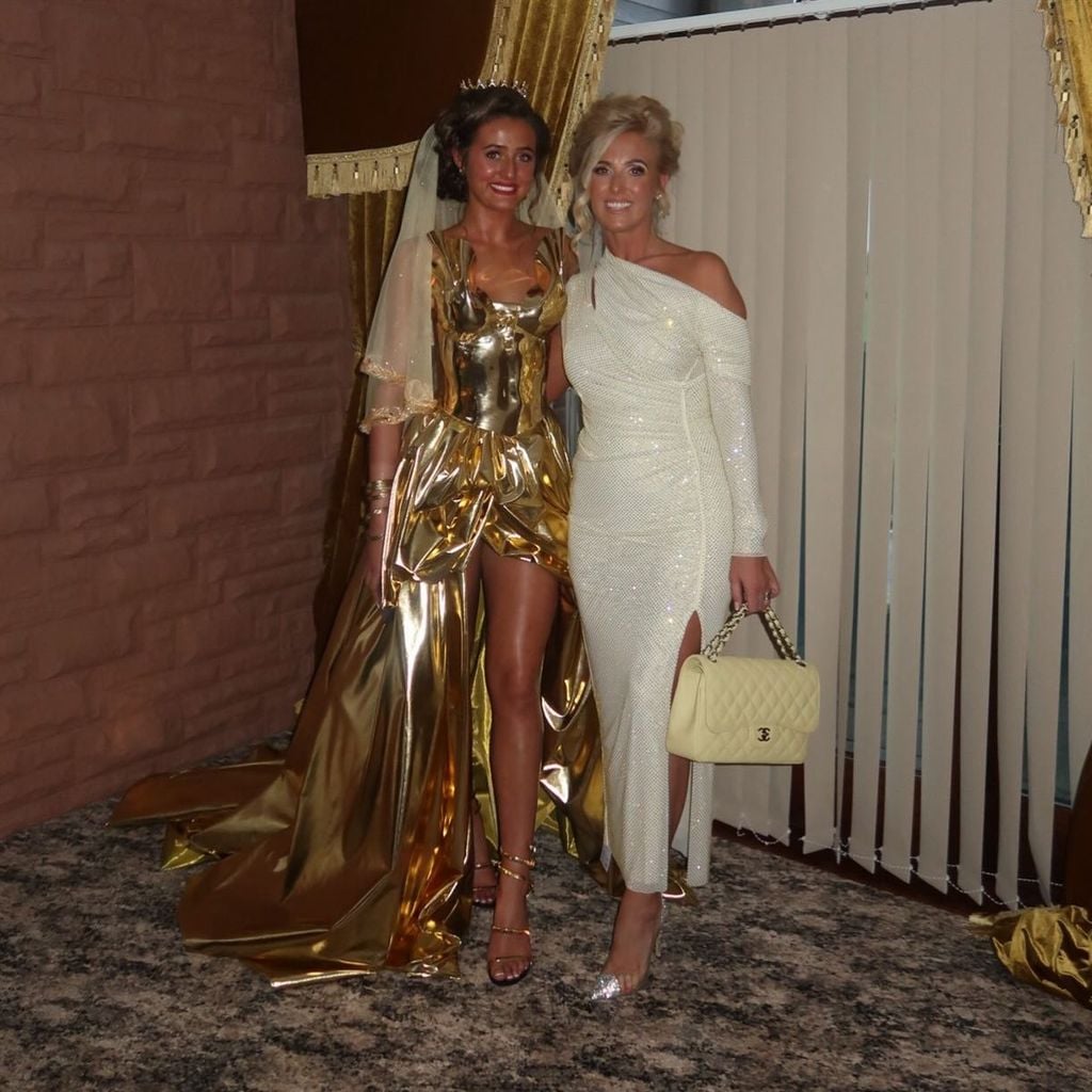 Venezuela und Mama Paris Fury bei dem JGA der 16-Jährigen