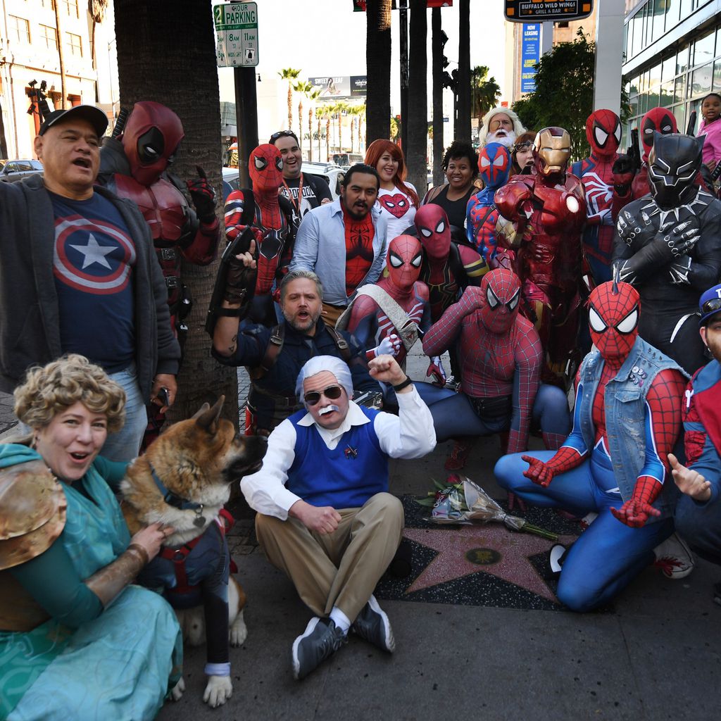 Verkleidete Fans an Stan Lees Stern auf dem Hollywood Walk of Fame, November 2018