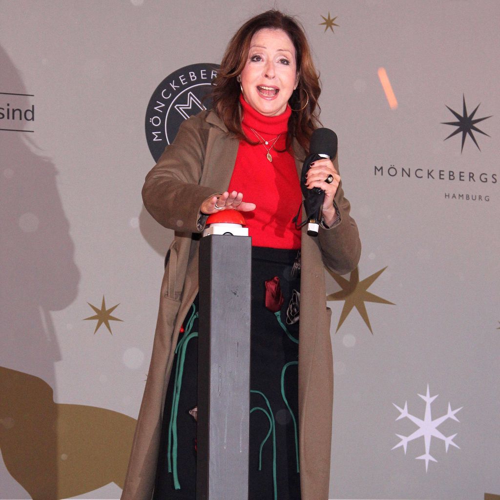 Vicky Leandros startet die Weihnachtsbeleuchtung in der Mönckebergstraße in Hamburg am 19.11.2020