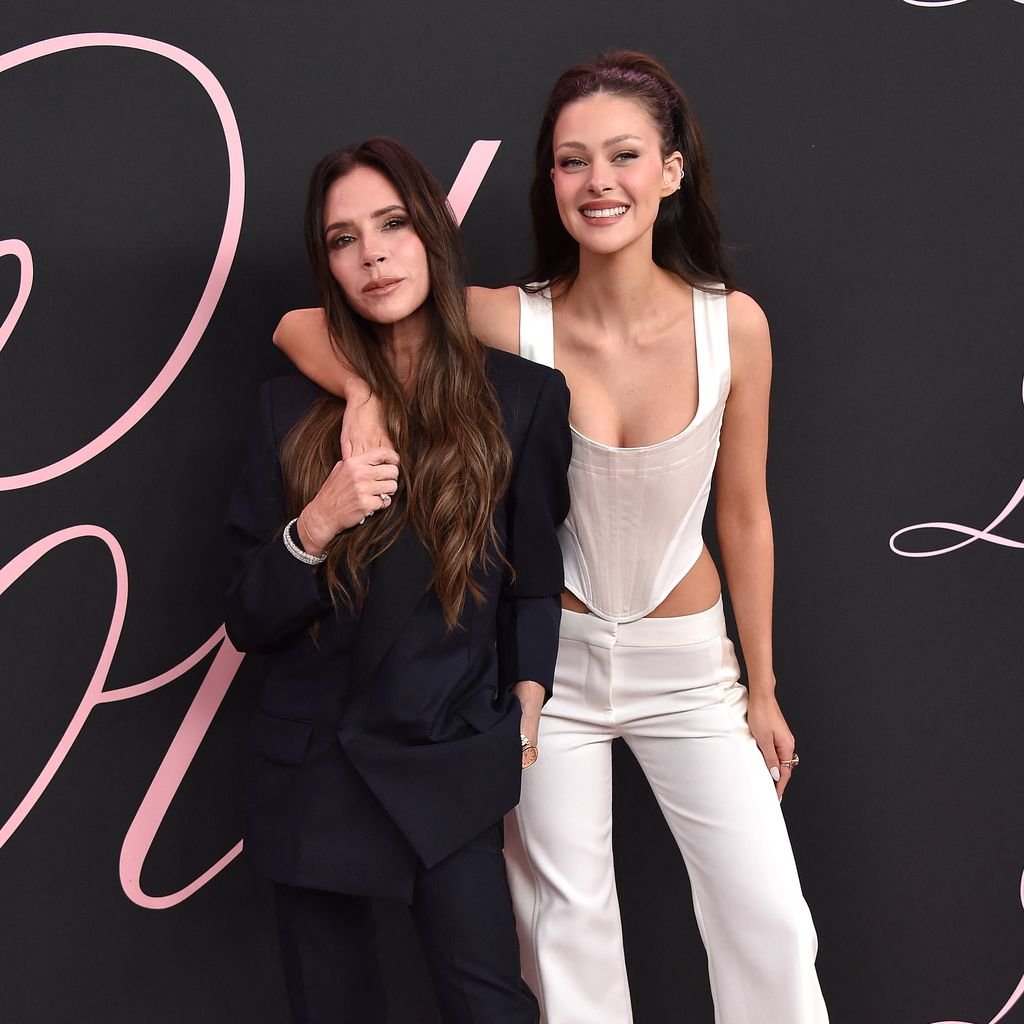 Victoria Beckham und Nicola Peltz-Beckham, Februar 2024