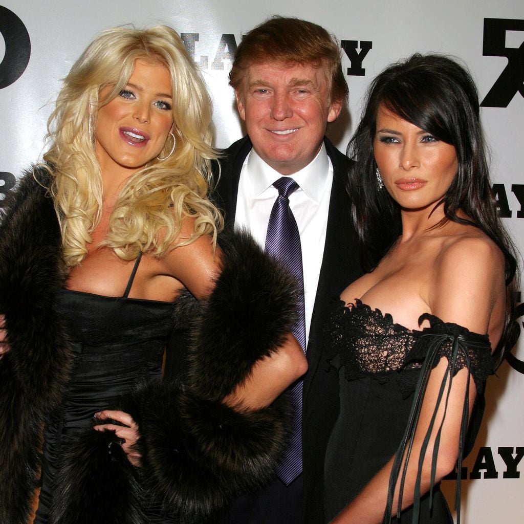Victoria Silvstedt, Donald Trump and Melania Knauss bei der Playboy-50-Jahr-Feier in New York, Dezember 2003