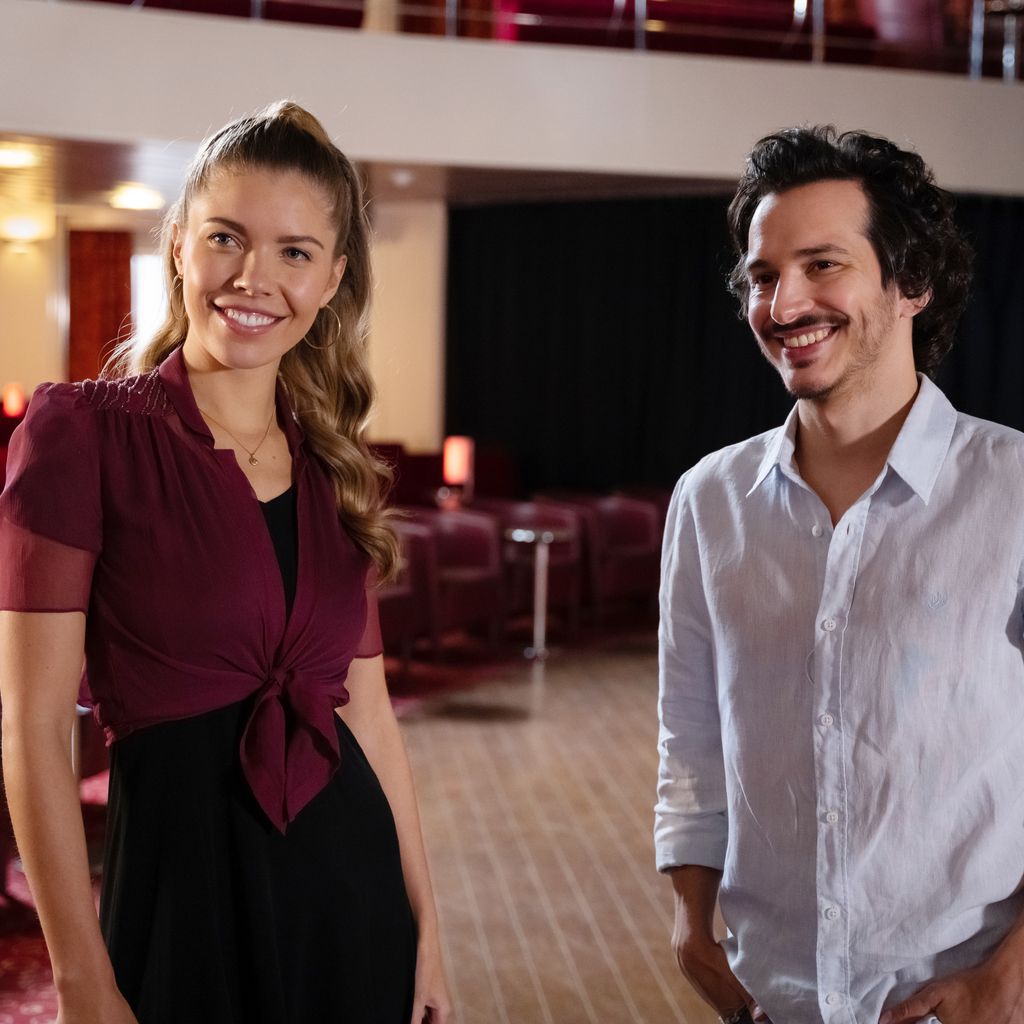 Victoria Swarovski und Ferdi Özten in "Das Traumschiff"