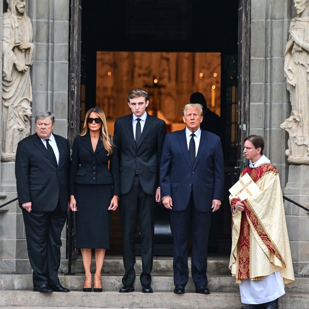 Viktor Knavs, Melania Trump, Barron Trump und Donald Trump auf der Beerdigung