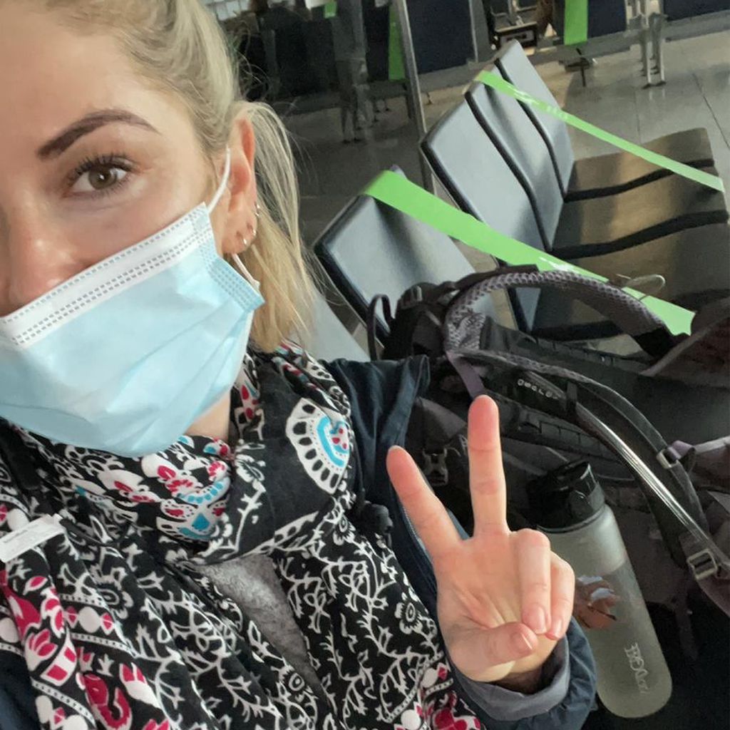 Viola Kraus am Flughafen
