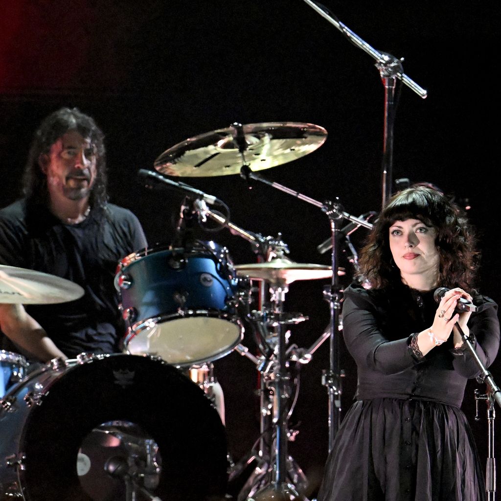 Nirvana beim Benefizkonzert "FirAid" in Los Angeles mit Violet Grohl als Sängerin