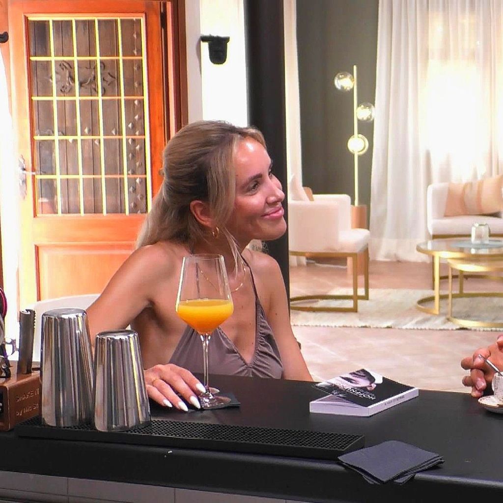 Virginia mit ihrem Blind-Date John bei "First Dates Hotel"