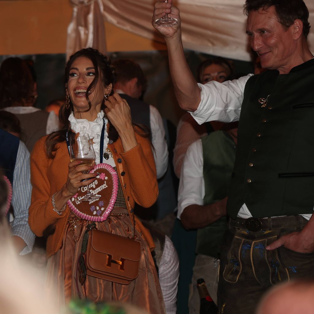 Vito Wiesner, Cathy Hummels und Oliver Masucci beim Cathy Hummels Wiesn Bummel auf dem Oktoberfest 2026 in München