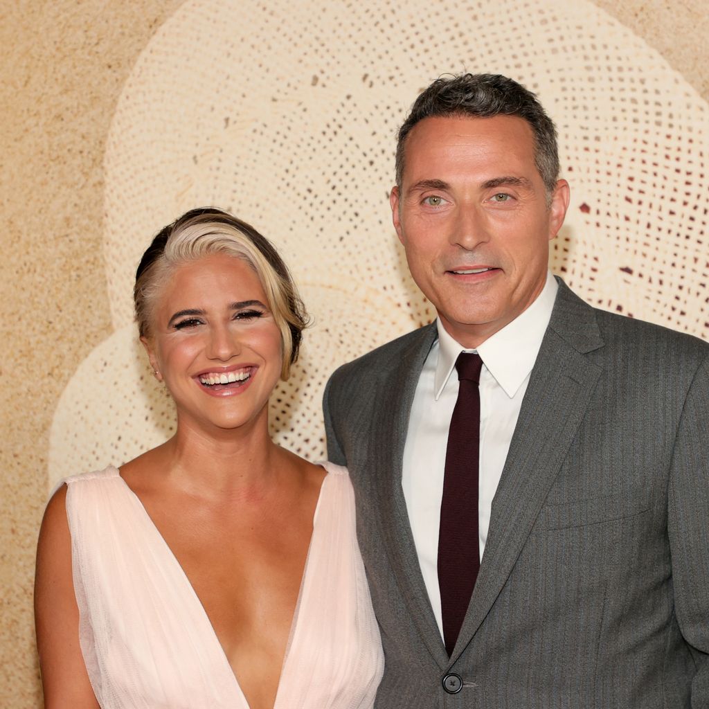 Vivian Benitez und Rufus Sewell, 2021