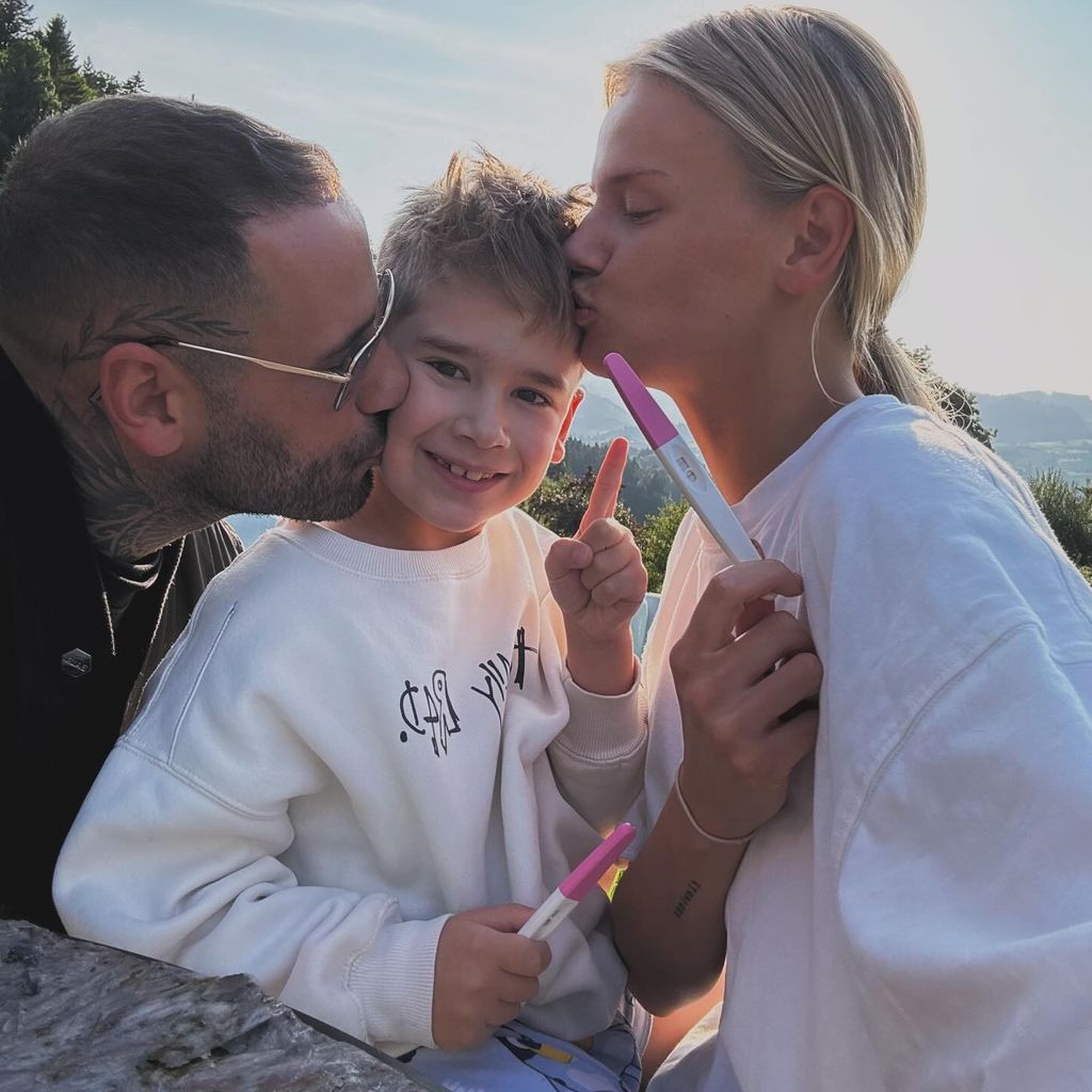 Vivian Boesveld mit ihrem Partner und ihrem Sohn Elyas, September 2025