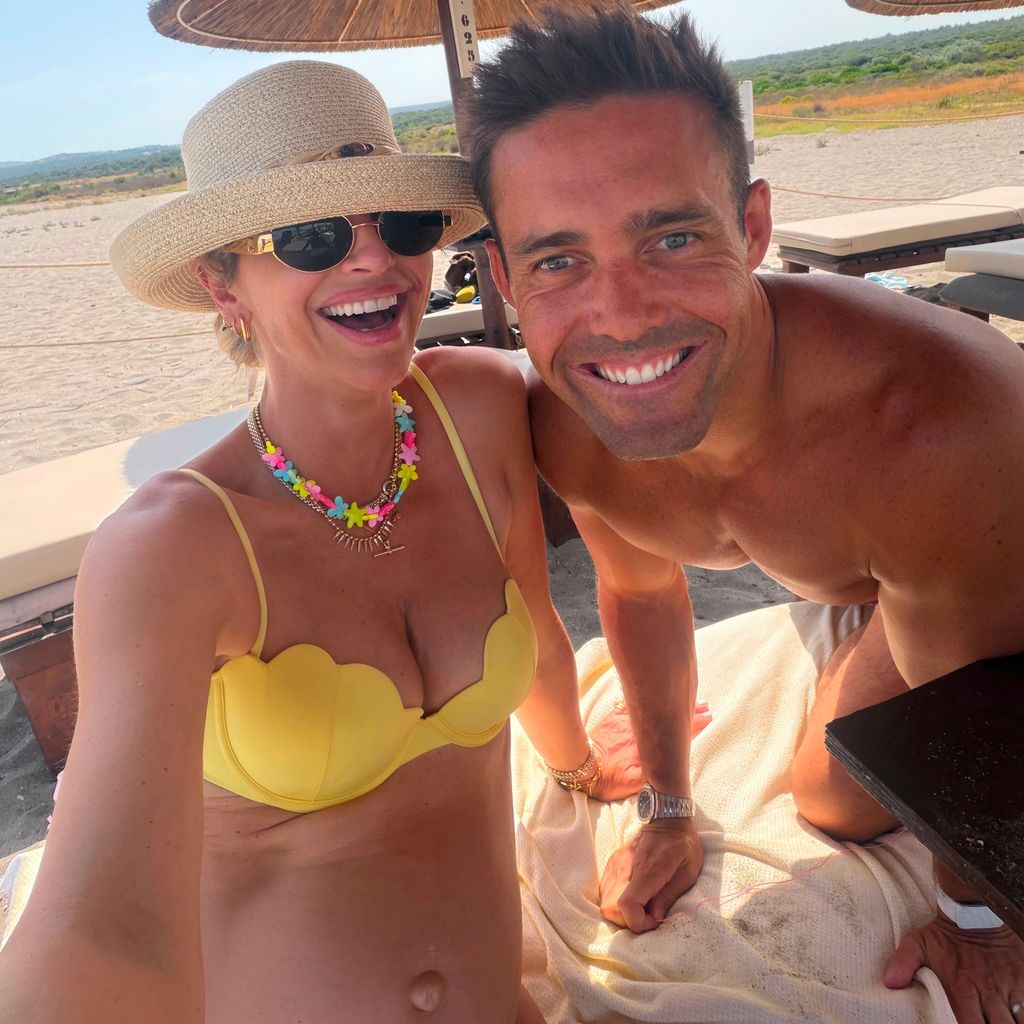 Die Moderatorin Vogue Williams postet ein süßes Foto von sich und Spencer Matthews im Urlaub.