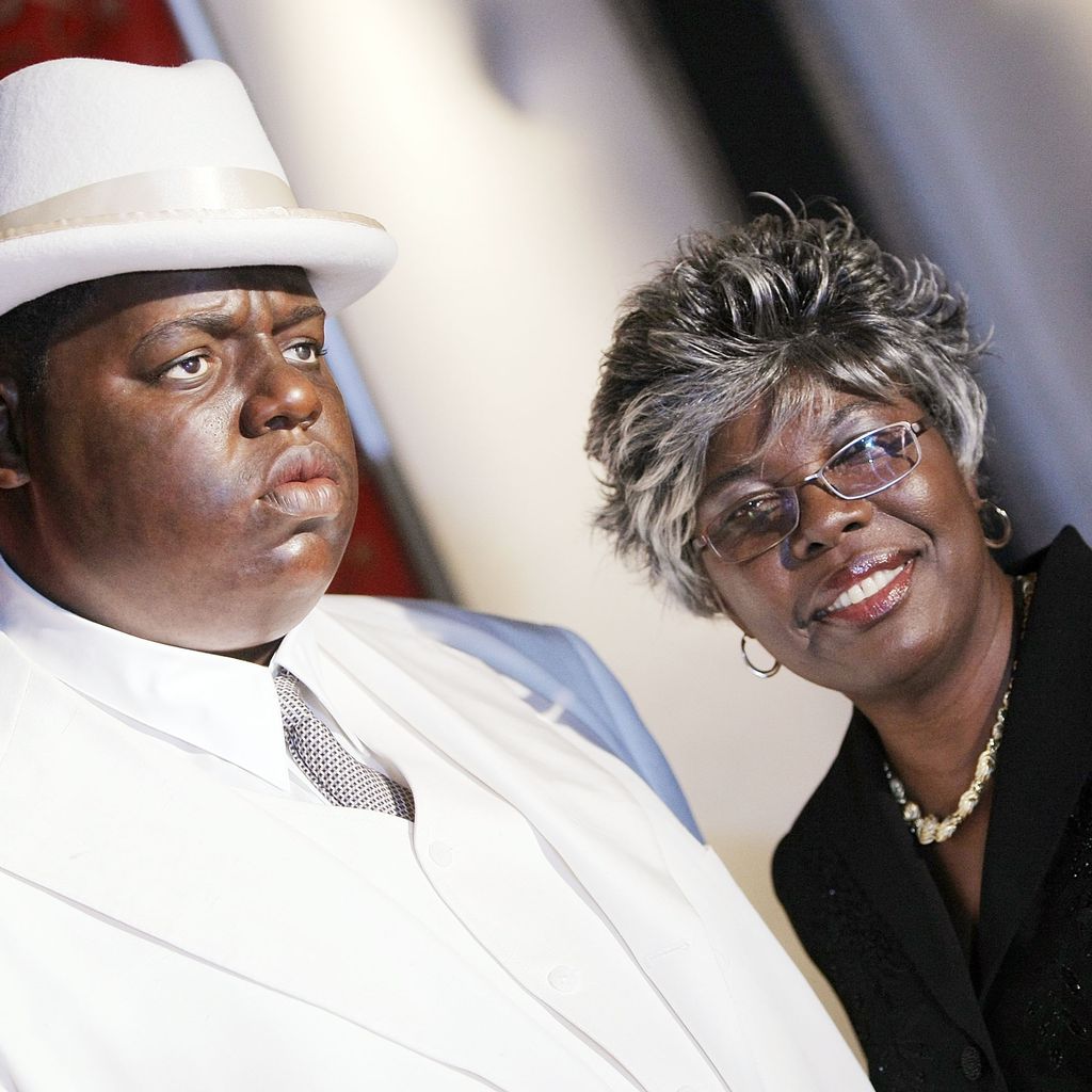 Voletta Wallace mit einer Wachsfigur ihres Sohnes Christopher Wallace ("Notorious B.I.G.")