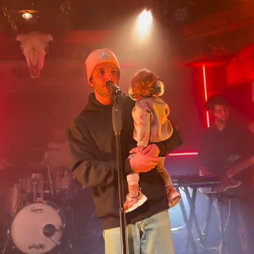 Luca und Christina Hänni legen auch während einer Tour Wert auf Familienmomente, November 2025.