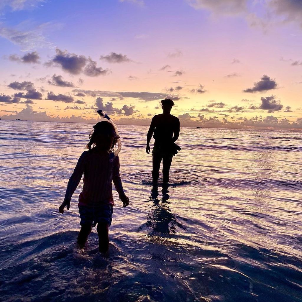 Wayne Carpendale mit seinem Sohn auf den Seychellen im November 2022