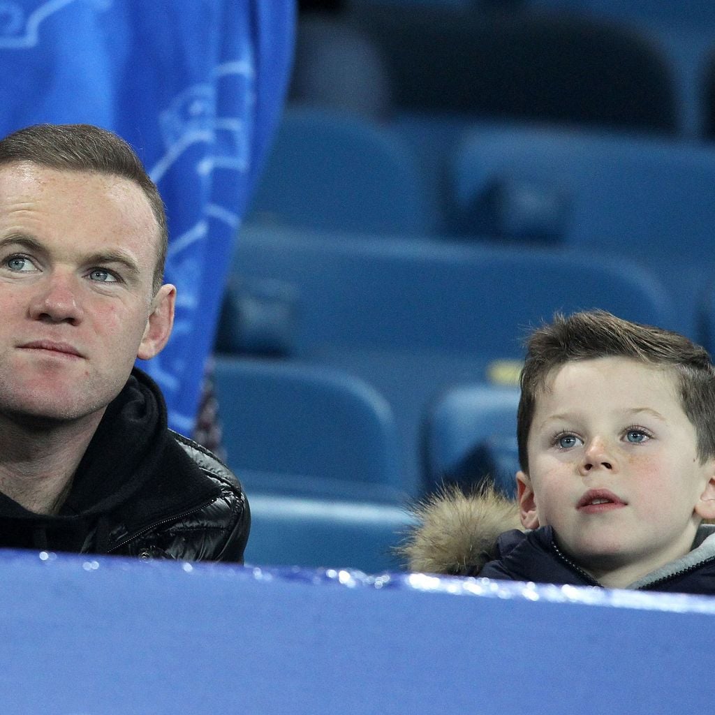 Wayne Rooney verfolgt mit Kai Wayne Rooney ein Spiel in der Directors’ Box in Goodison Park, 7. Dezember 2015