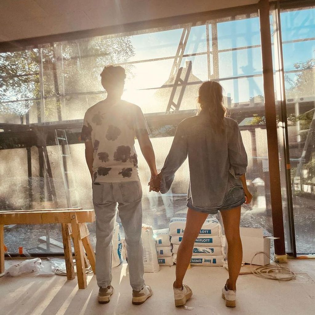 Wayne und Annemarie Carpendale, Juni 2022 auf der Baustelle