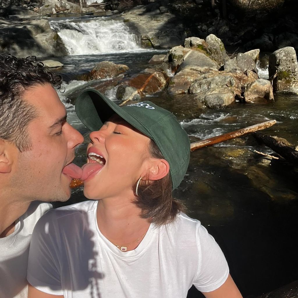 Wells Adams und Sarah Hyland