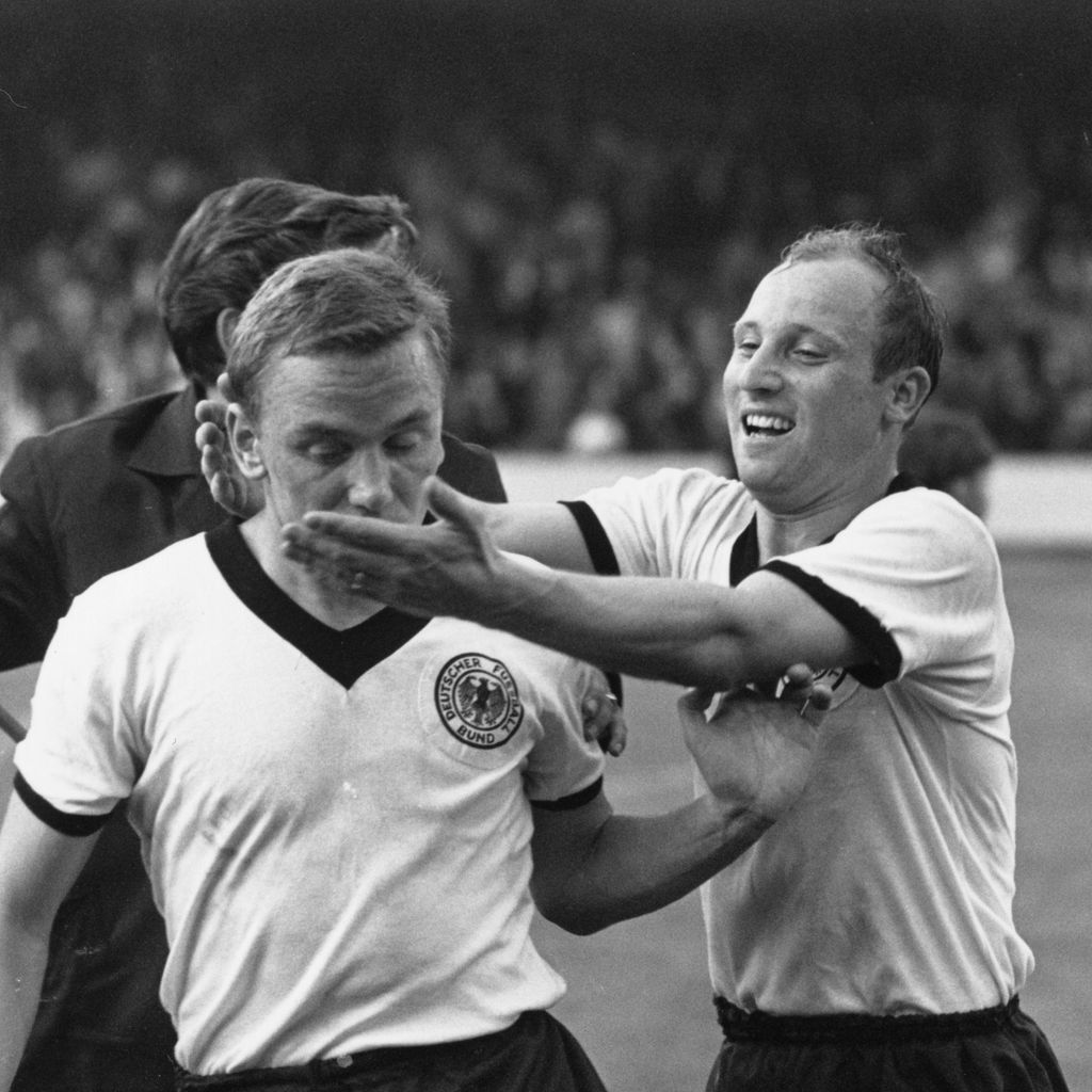 Werner Kramer und Uwe Seeler, Juli 1966