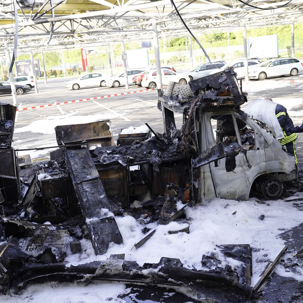 Willi Herrens abgebrannter Foodtruck im Mai 2021