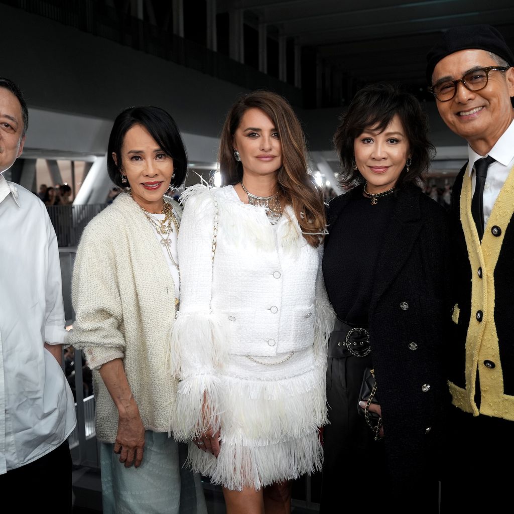 William Chang Suk-Ping, Jasmine Tan, Penélope Cruz, Carina Lau und Chow Yun-fat, Oktober 2024