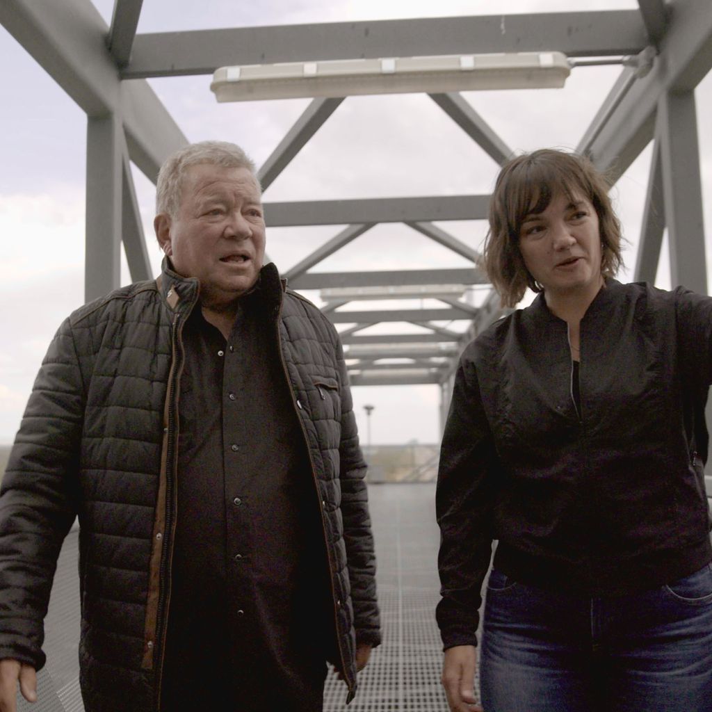 William Shatner mit einer Angestellten auf der Abschussrampe in Texas