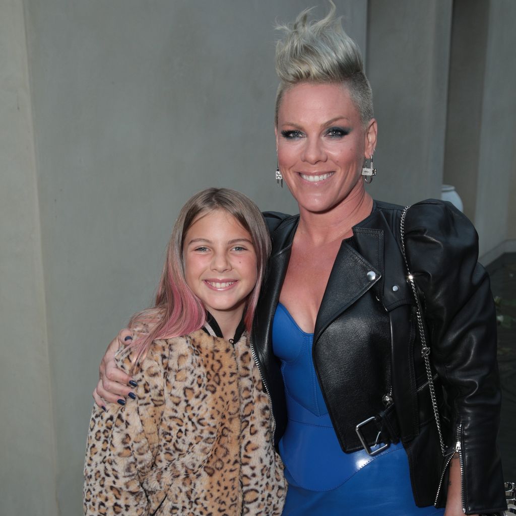 Willow Sage Hart und Pink