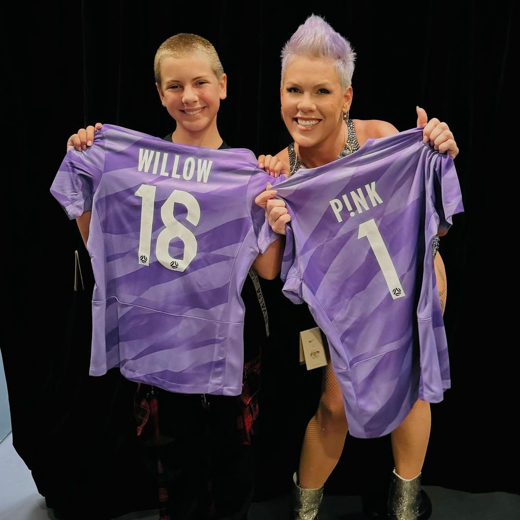 Willow Sage Hart und Pink in Australien