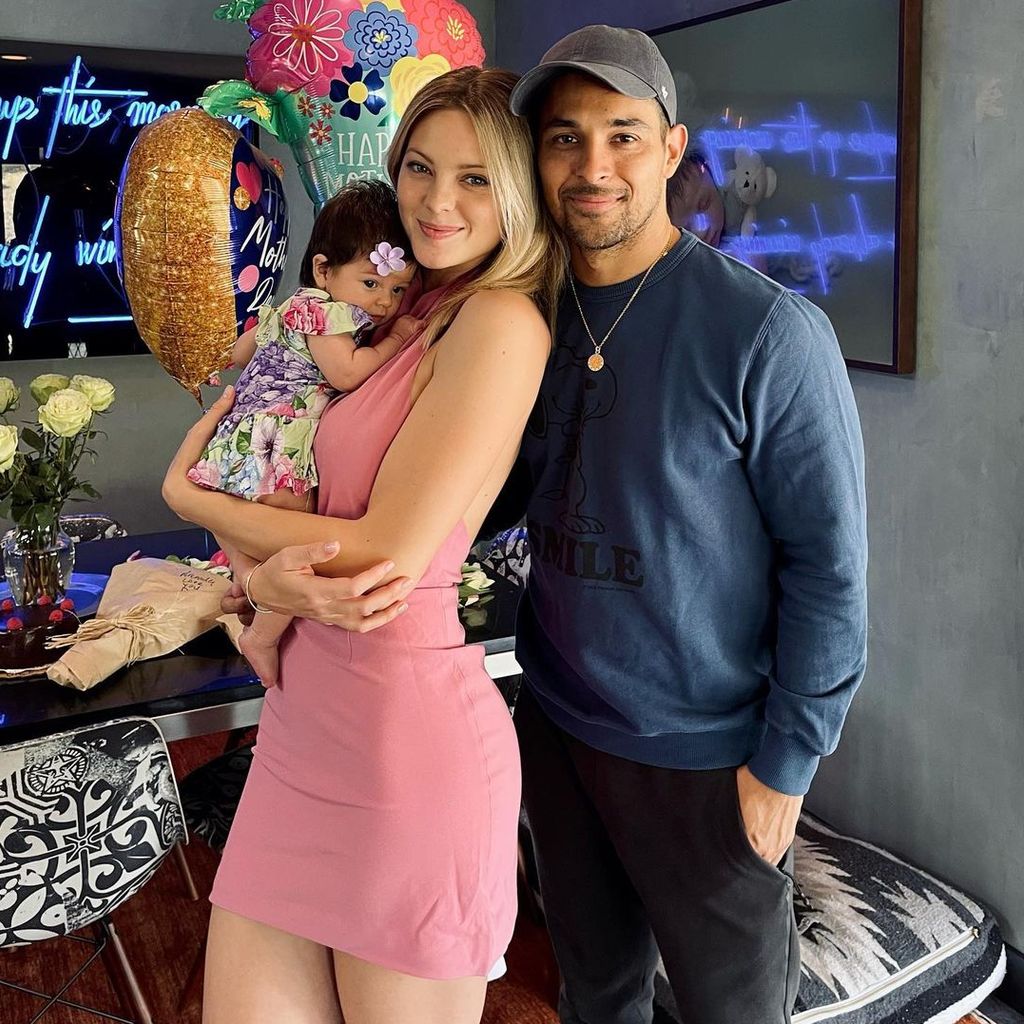 Wilmer Valderrama mit seiner Partnerin Amanda Pacheco und der gemeinsamen Tochter