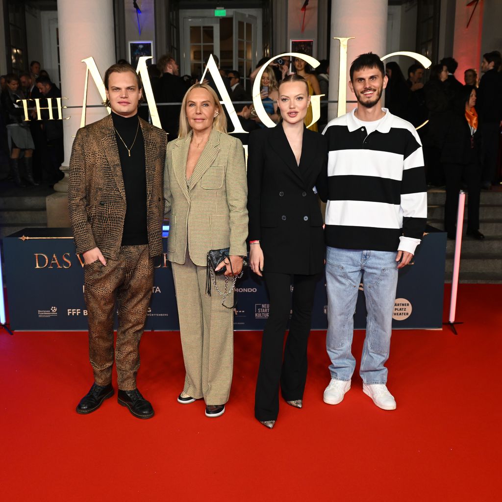 Wilson Gonzalet, Natascha und Cheyenne Ochsenknecht und Nino Sifkovits im November 2022