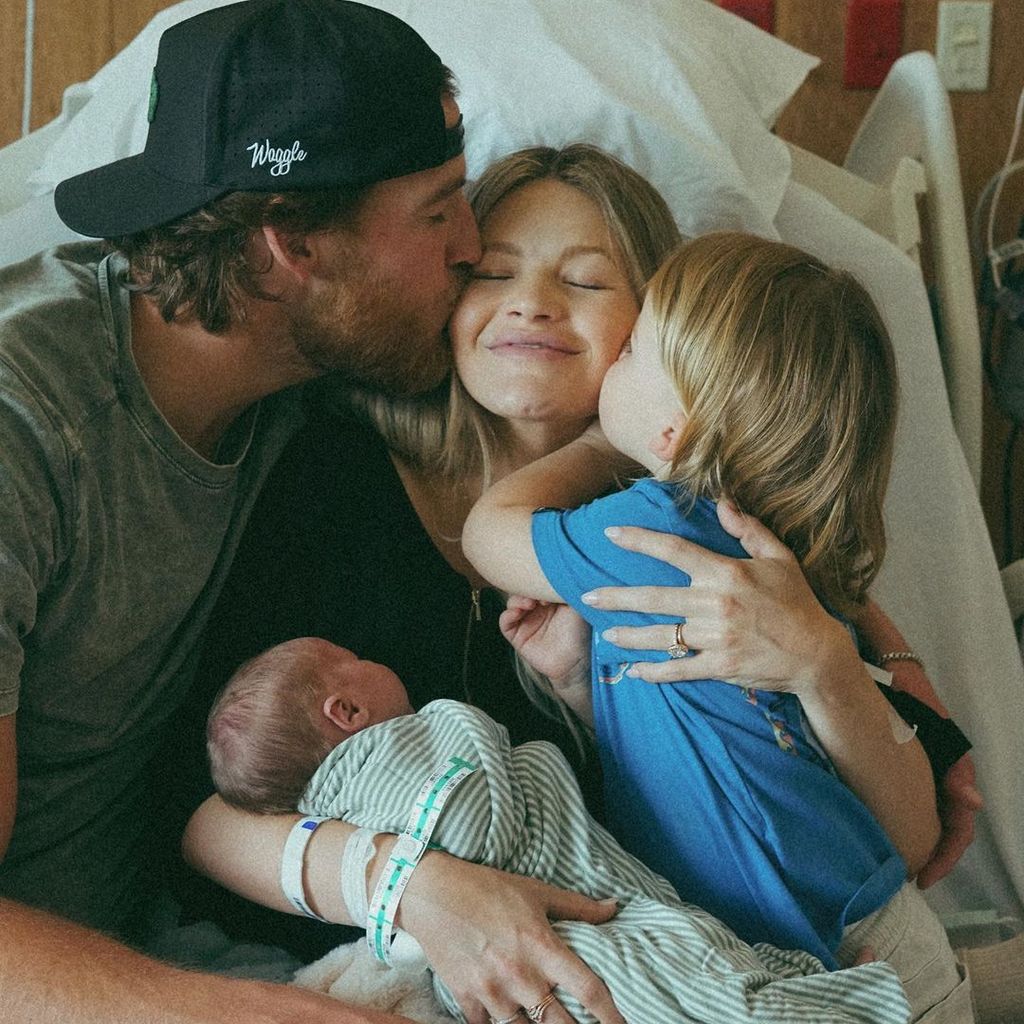 Witney Carson McAllister und ihre Familie im Krankenhaus