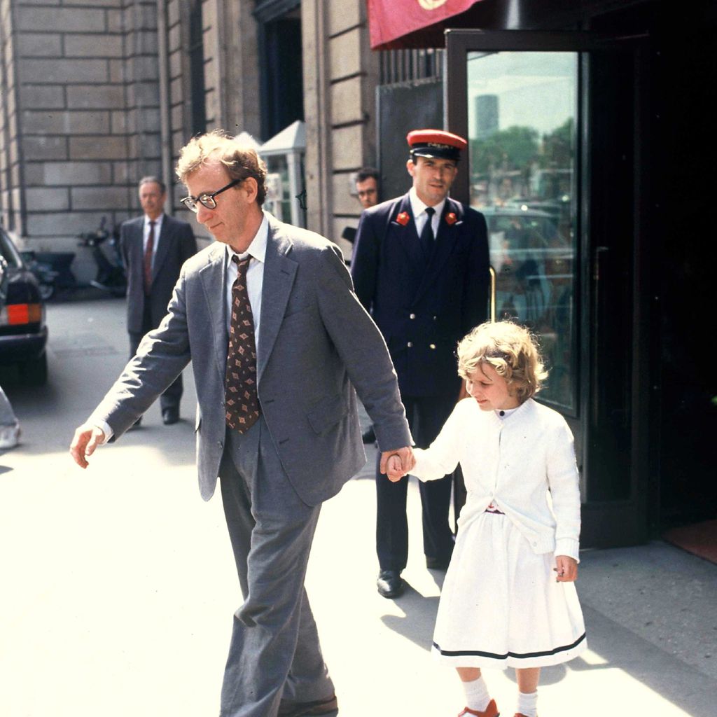 Woody Allen und seine Adoptivtochter Dylan Farrow 1991 in Paris