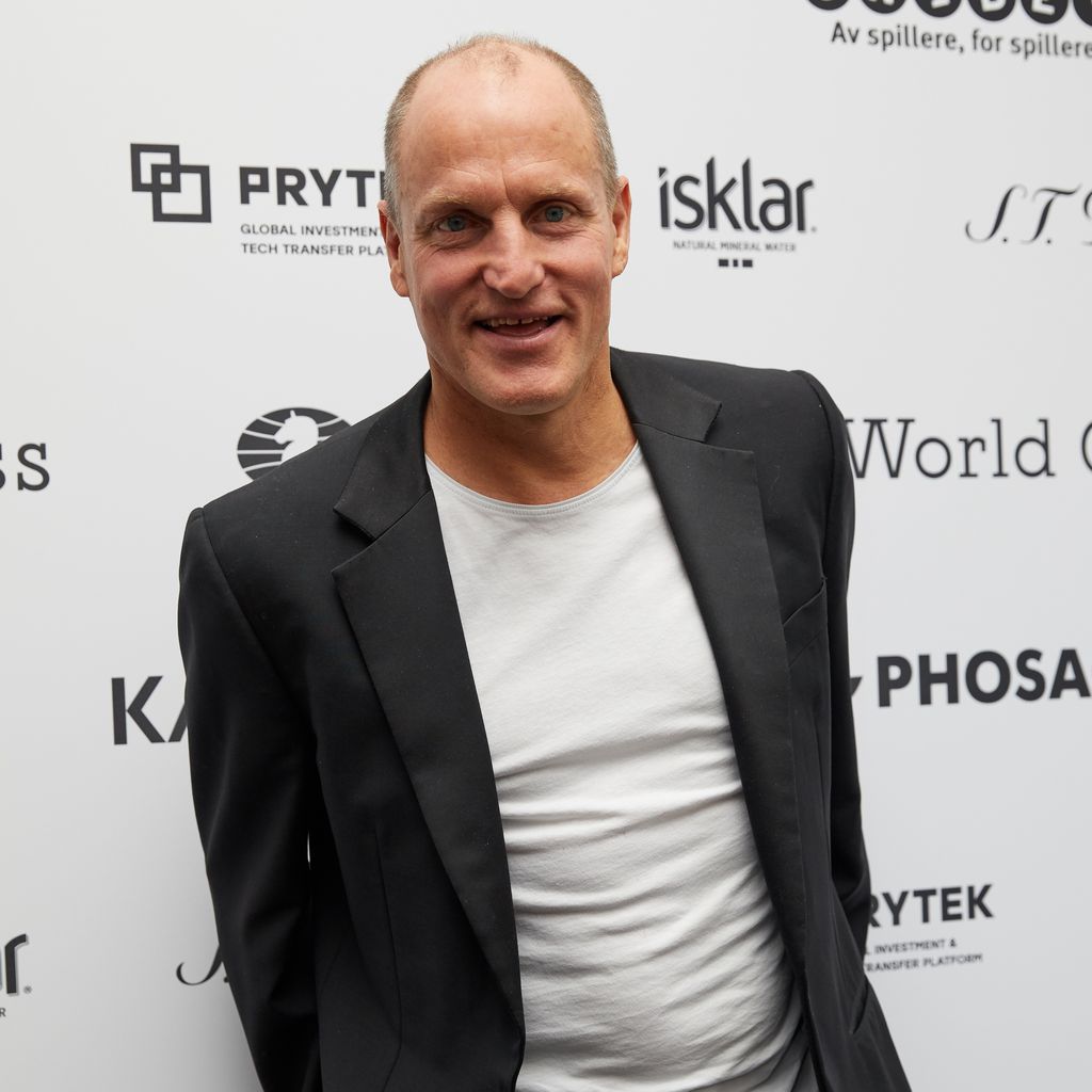 Woody Harrelson bei der Schachweltmeisterschaft 2018