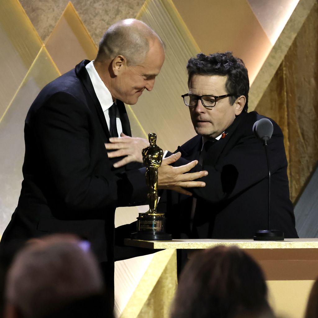 Woody Harrelson und Michael J. Fox bei den Jean Hersholt Humanitarian Award 2022