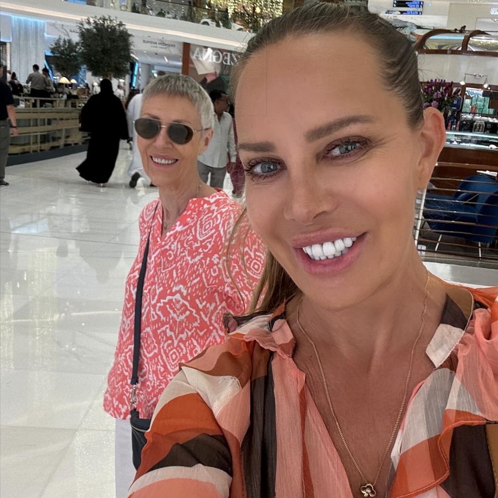 Xenia Seeberg mit ihrer Mutter