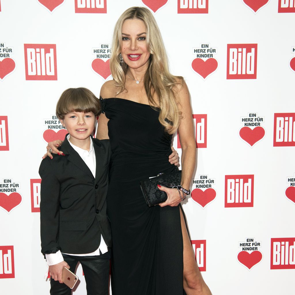 Xenia Seeberg mit ihrem Sohn Philias