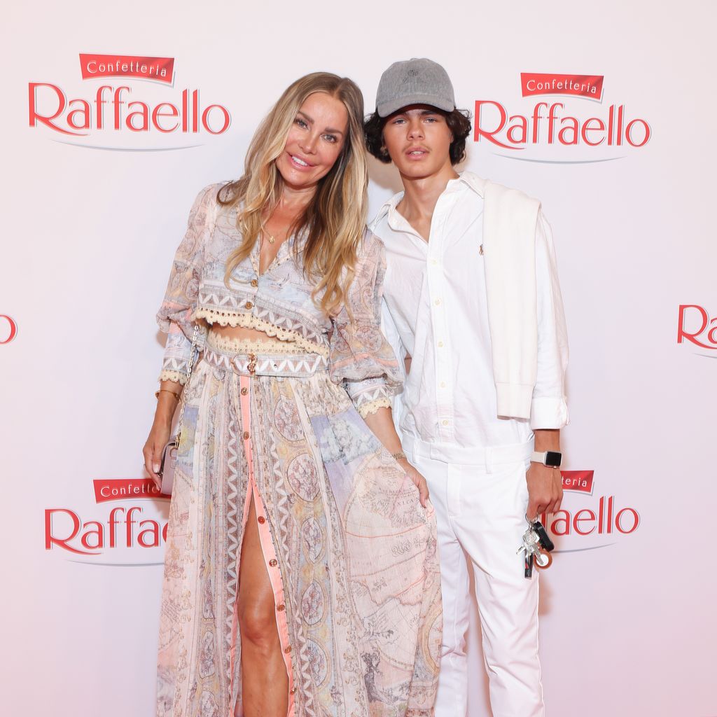 Xenia Seeberg und ihr Sohn Philip-Elias Martinek im Juni 2024