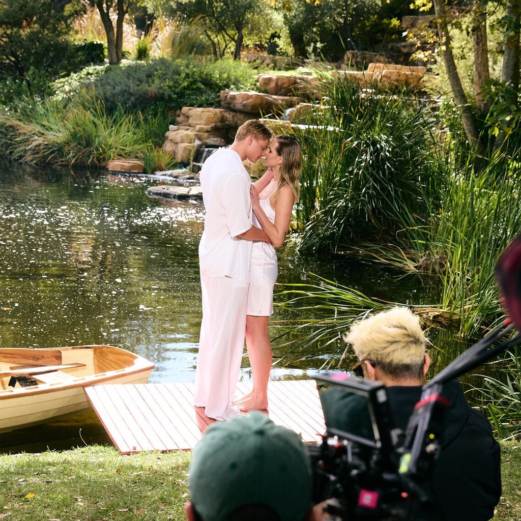 Yanneck und Anna beim Kuss-Shooting von GNTM