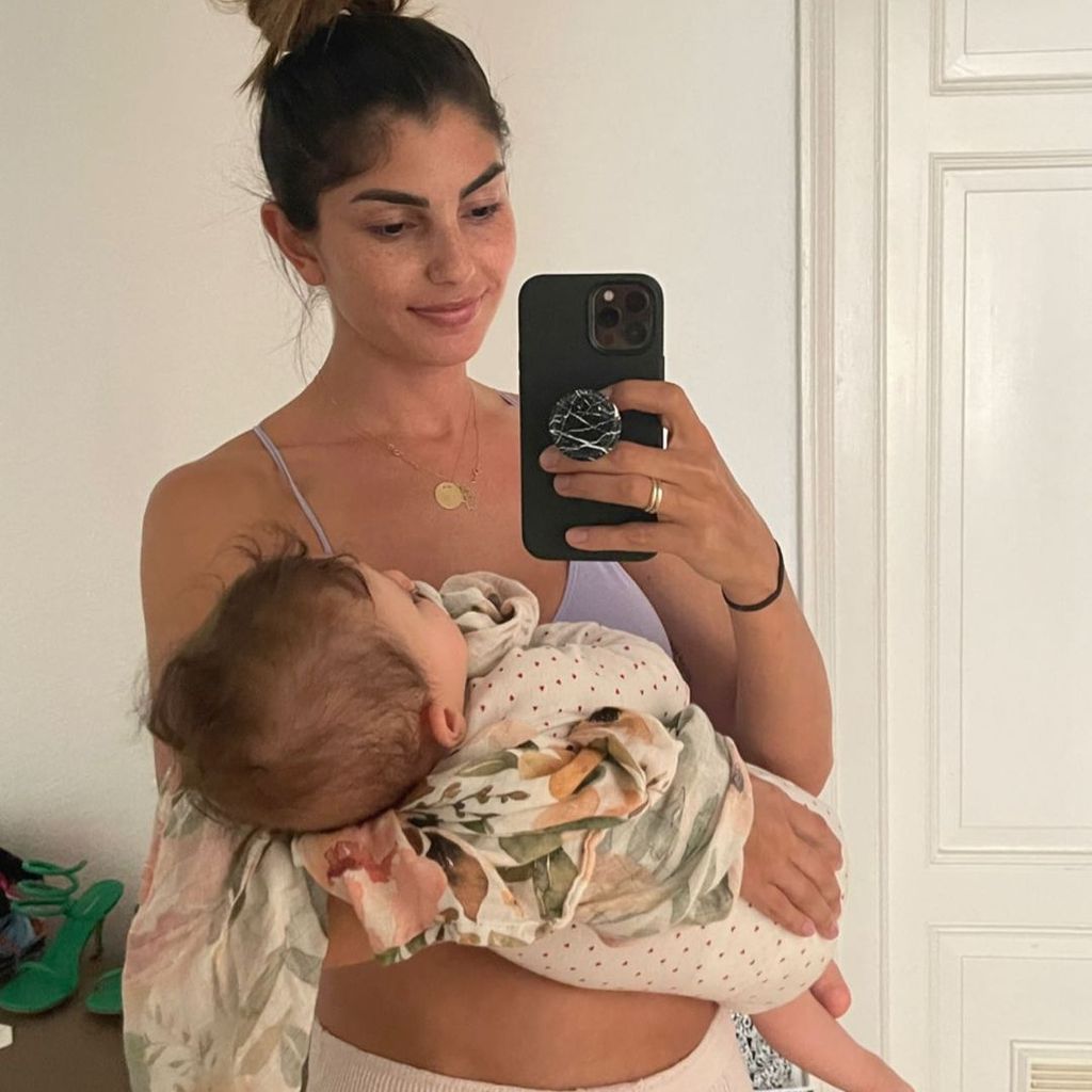 Yeliz Koc und ihre Tochter Snow Elanie