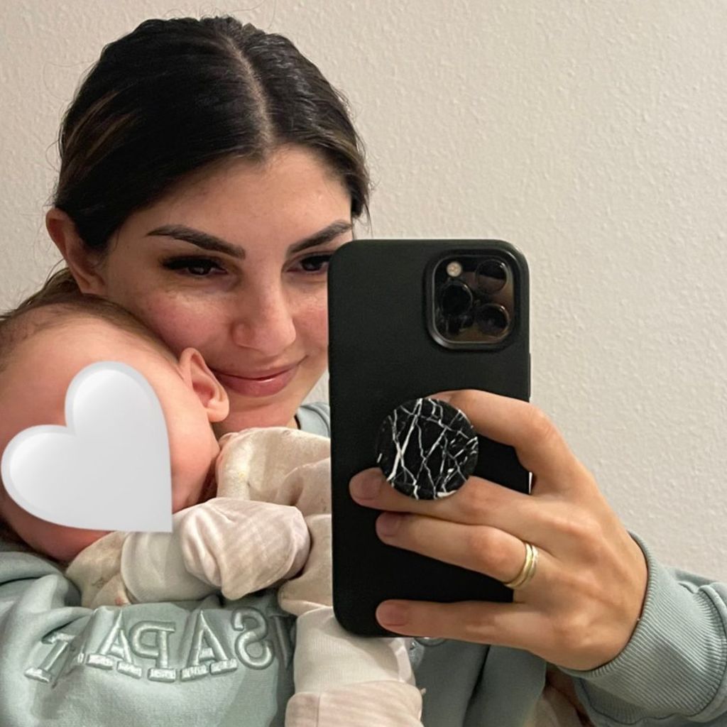 Yeliz Koc und ihre Tochter Snow Elanie
