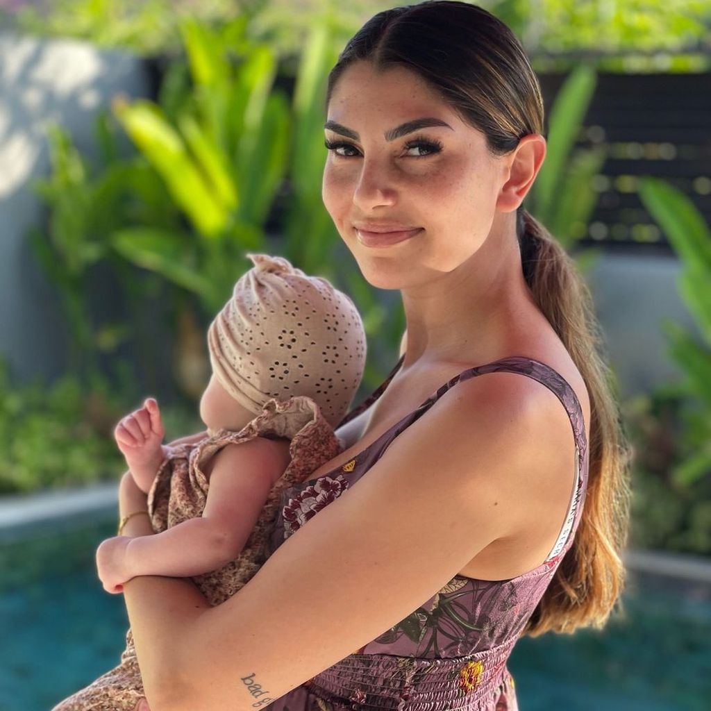Influencerin Yeliz Koc mit ihrer Tochter Snow Elanie