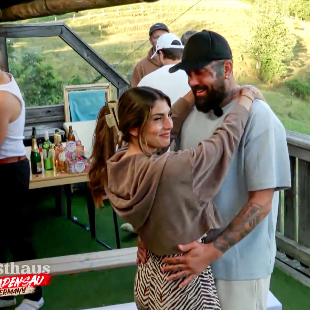 Yeliz Koc und Chris Manazidis bei "Forsthaus Rampensau Germany" Staffel 3