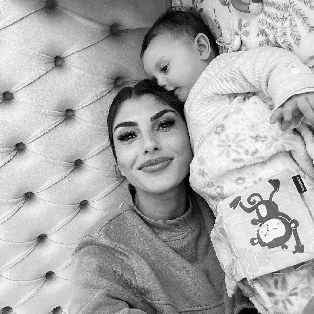 Yeliz Koc und ihre Tochter Snow Elanie im April 2022