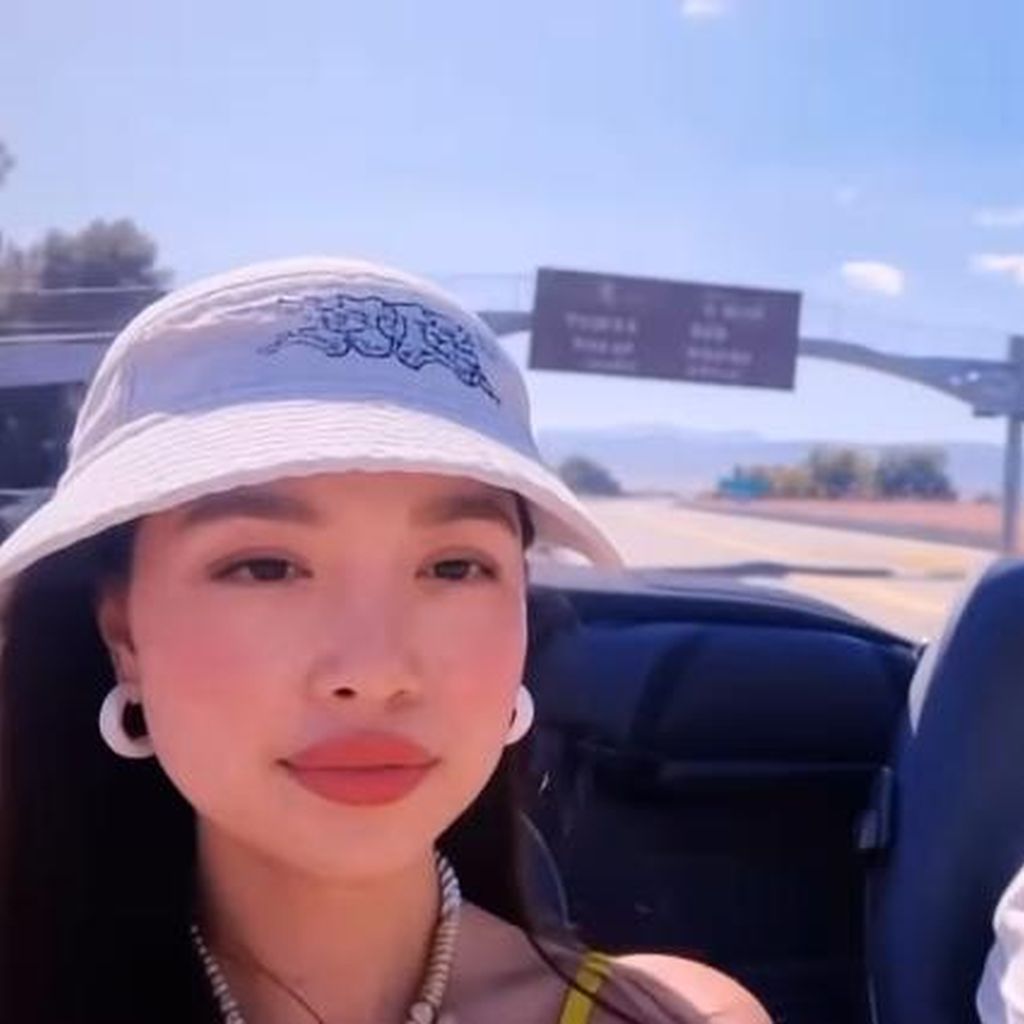 Yi Zhou und Jeremy Renner