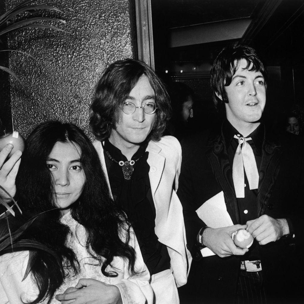 Yoko Ono, John Lennon und Paul McCartney