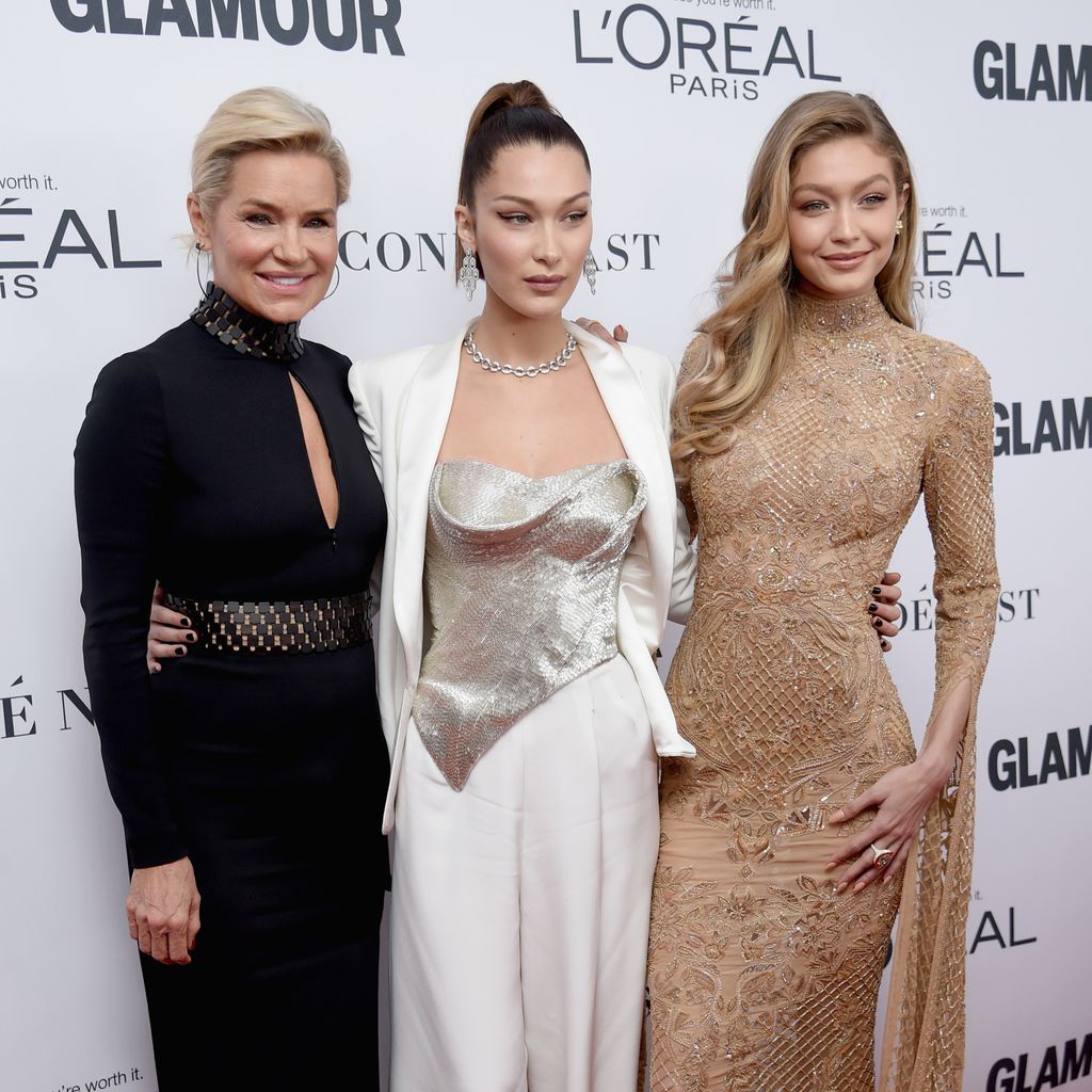 Yolanda, Bella und Gigi Hadid bei einer Awardshow