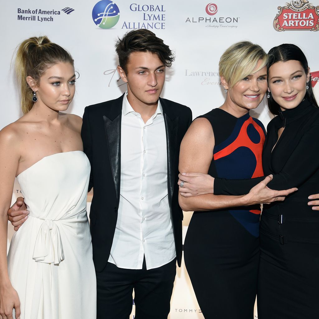 Gigi, Anwar, Yolanda und Bella Hadid bei der "Global Lyme Alliance" in New York 2015