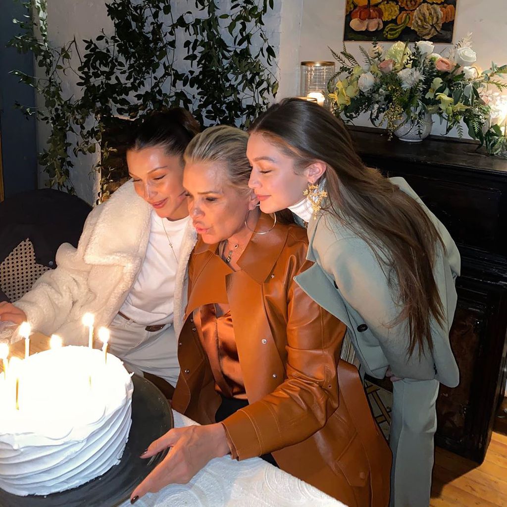 Yolanda Hadid mit ihren Töchtern Bella und Gigi