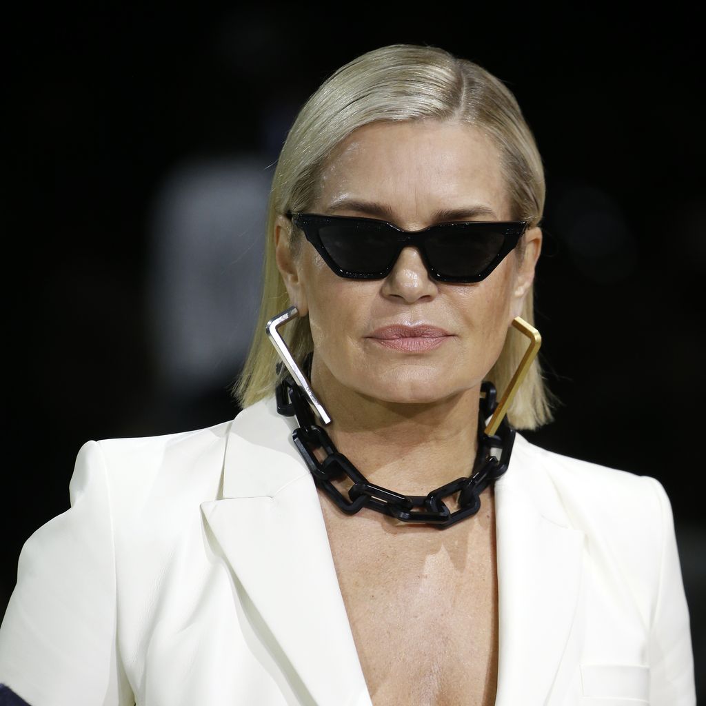 Yolanda Hadid bei der Pariser Fashion Week 2020