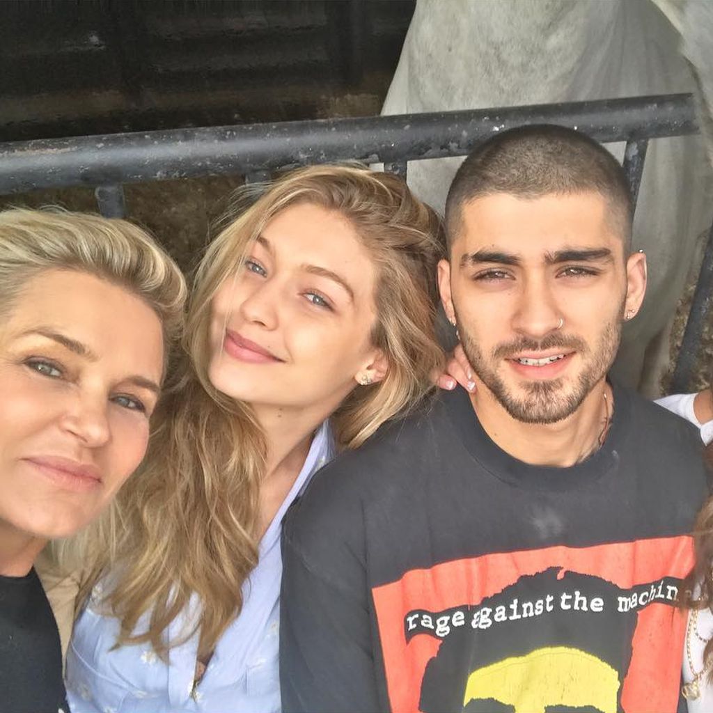 Yolanda und Gigi Hadid mit Zayn Malik und Trisha Malik
