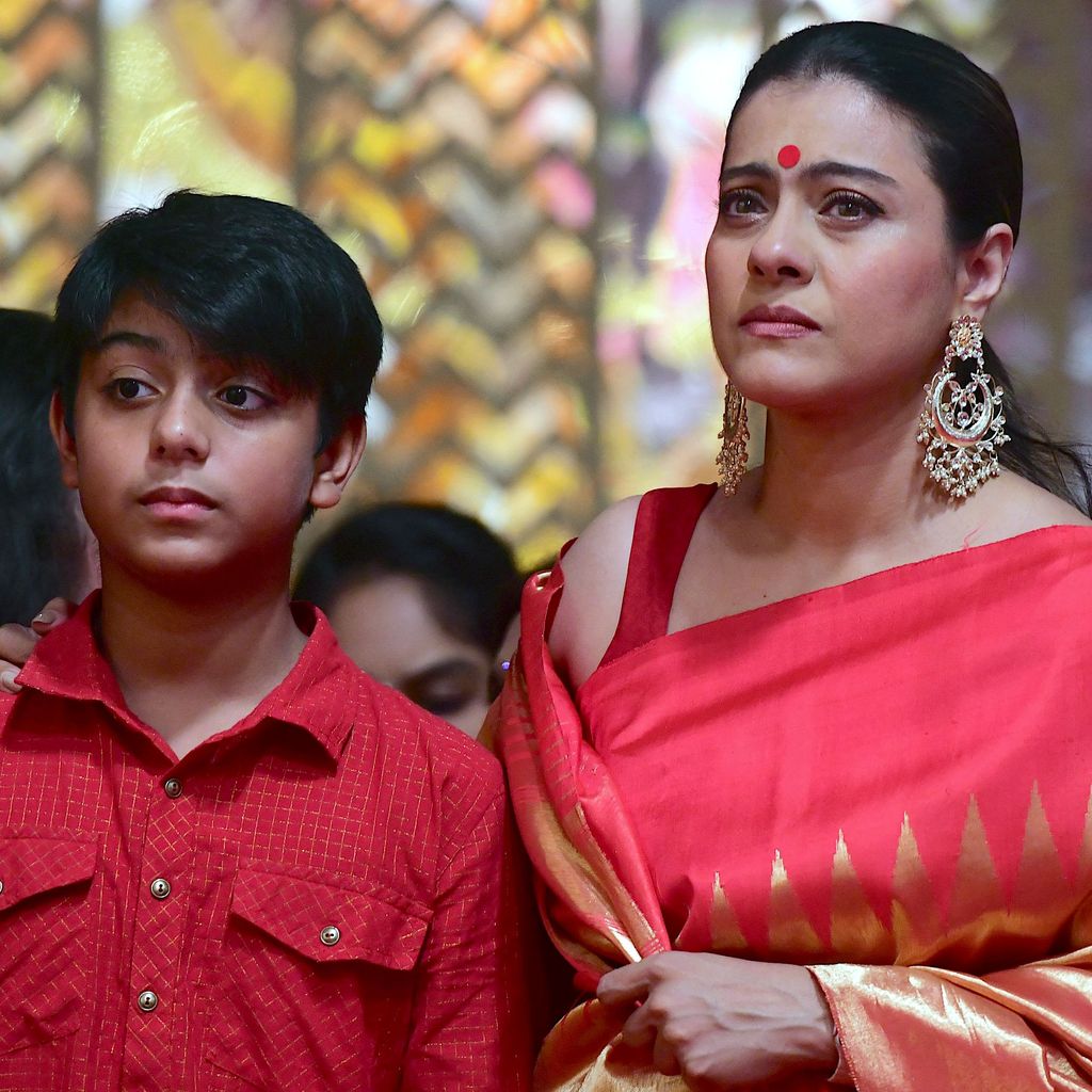 Yug Devgan mit seiner Mutter Kajol, Oktober 2022