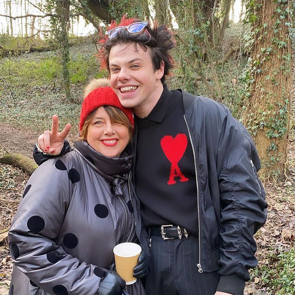 Yungblud mit seiner Mutter